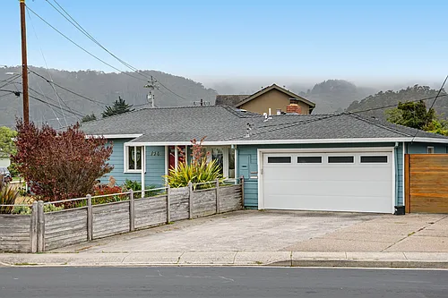 796 Crespi Dr Photo 1