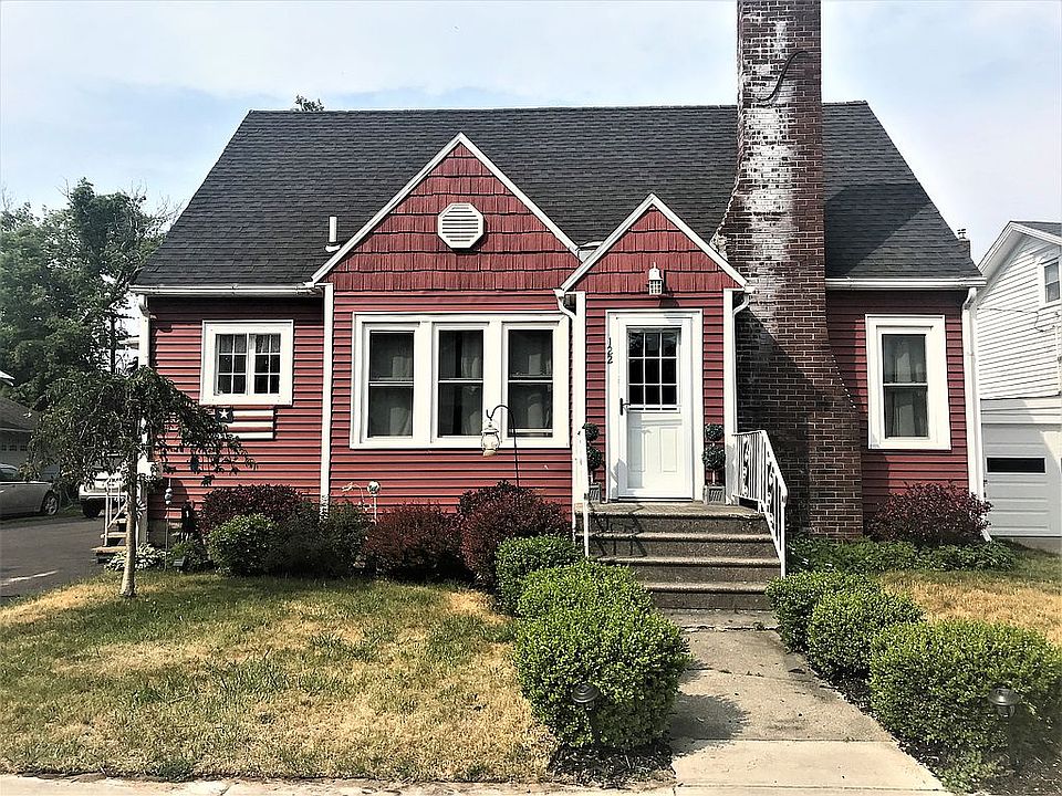 1st image of 122 W Maple St