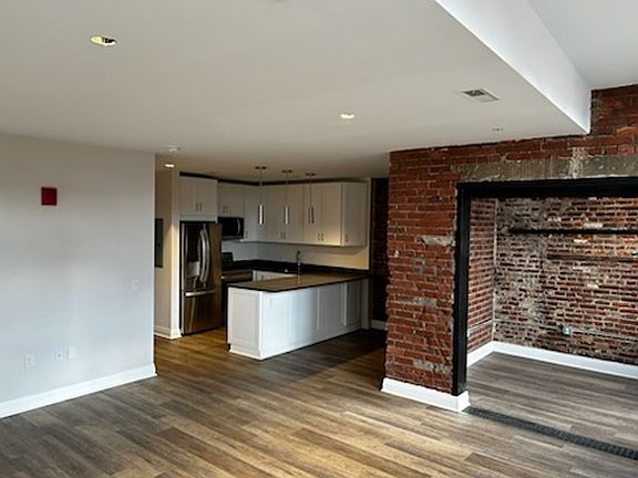 5th image of 24-30 S Bank St #418