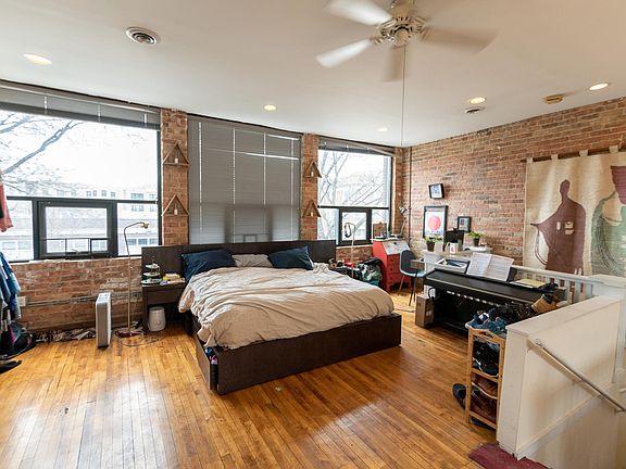 4th image of 3251 W Fullerton Ave #2
