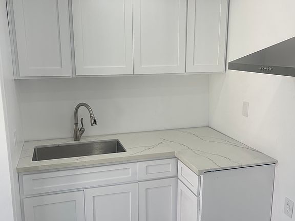 3rd image of 6103 Southside Dr #2