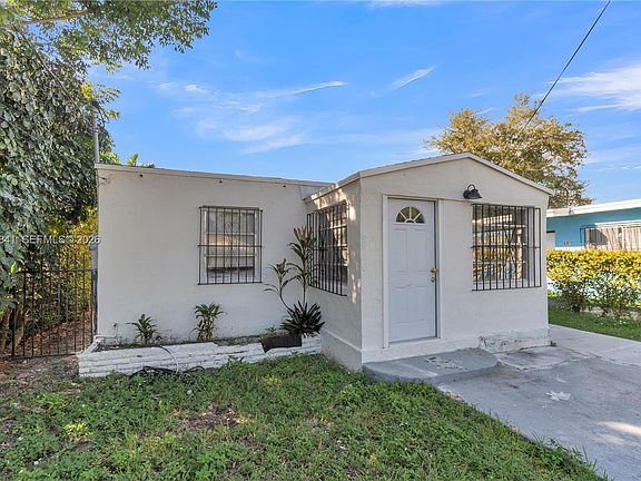 4th image of 6940 NW 6th Ct #2