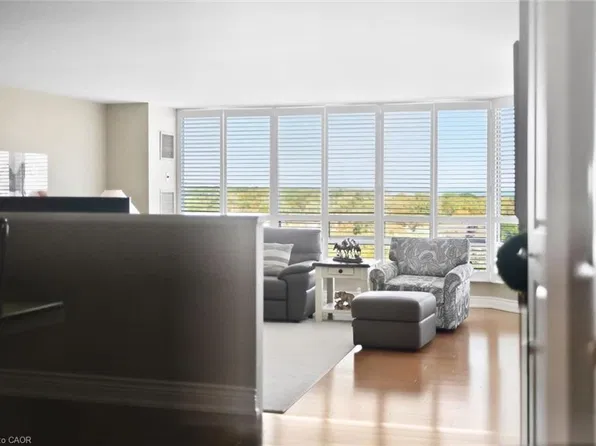 2170 Marine Dr #1103, Oakville, ON L6L 5V1