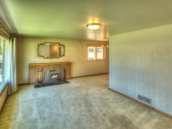 5th image of 2925 W Francis Ave