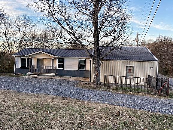3rd image of 668 Blue Springs Rd