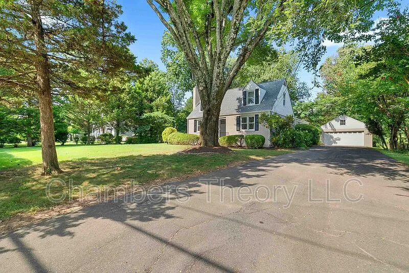 5 bed, 4.0 bath, 2835 sqft, $5,400 — Photo 3