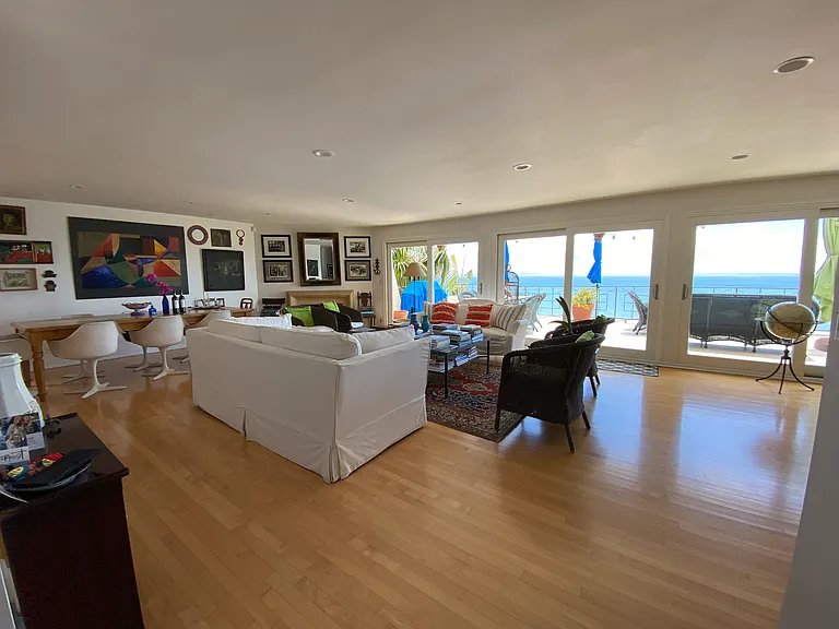 Living
Room