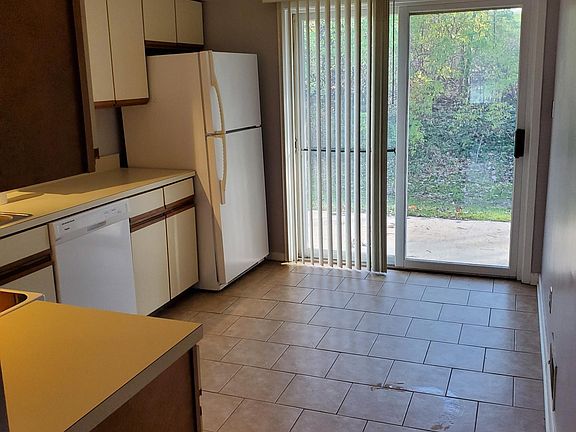 5th image of 22 Delancey Pl