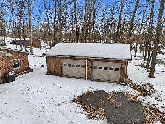 2nd image of 40 Iron Mountain Rd W