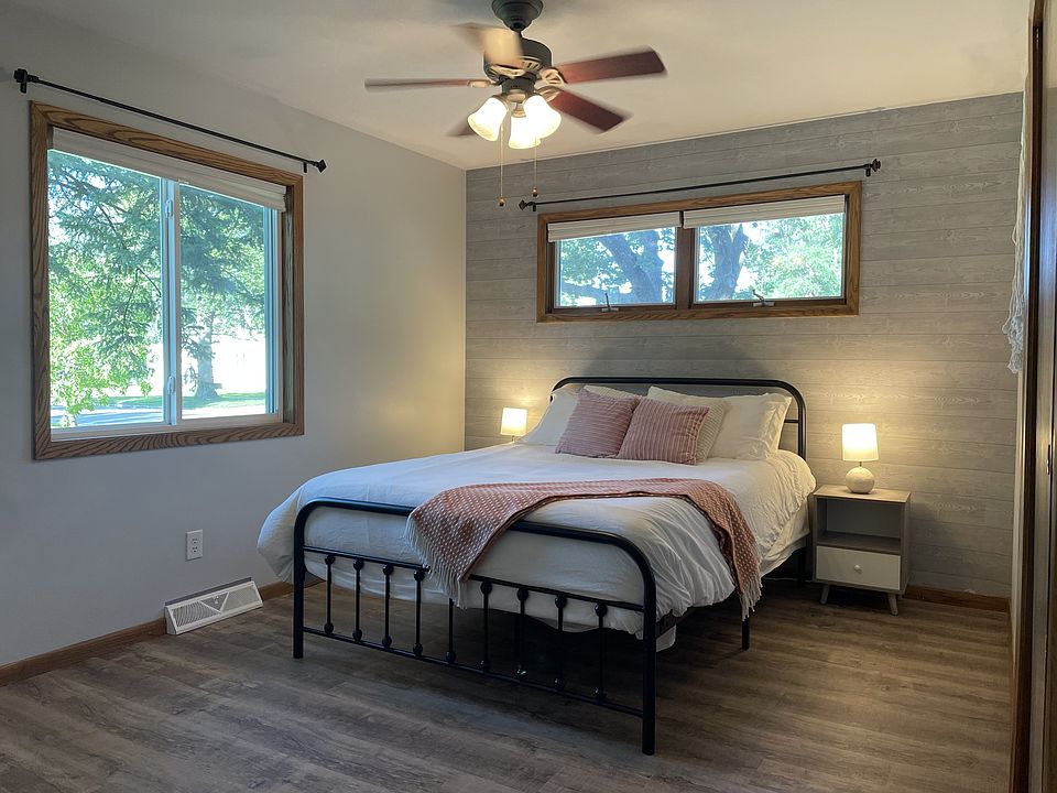 1st image of 325 2nd Ave #325