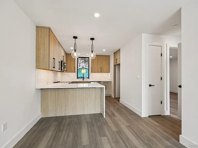 325 Manville #102 — Photo 3