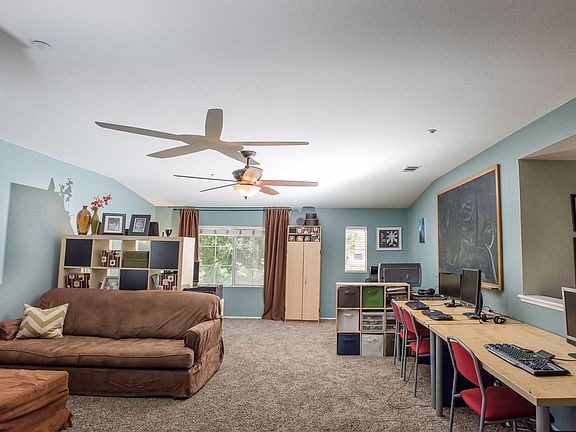 5th image of 15543 Skylark Ave