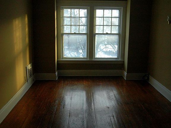 5th image of 76 Blaine Ave