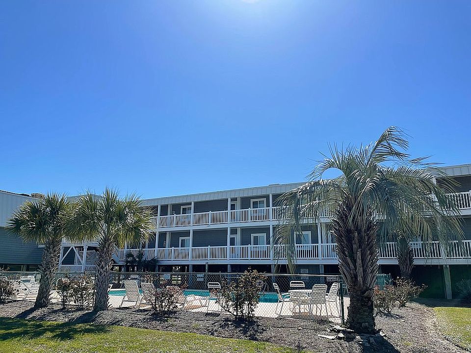 Sandvillas condo's & pool.