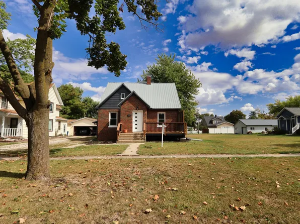 410 S Main St, Flanagan, IL 61740