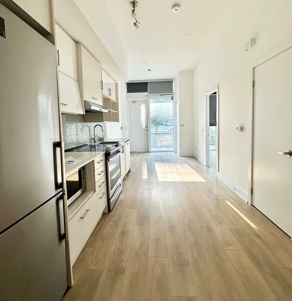 128 Fairview Mall Dr — Photo 2