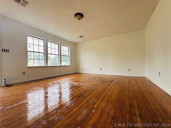 5th image of 1931 N Florence Ave