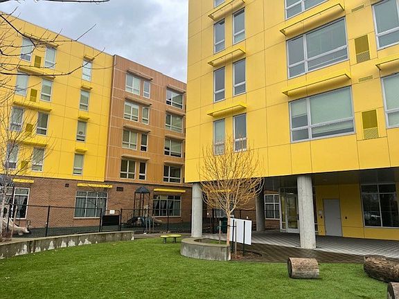 4th image of 459 SE 192nd Ave APT 506