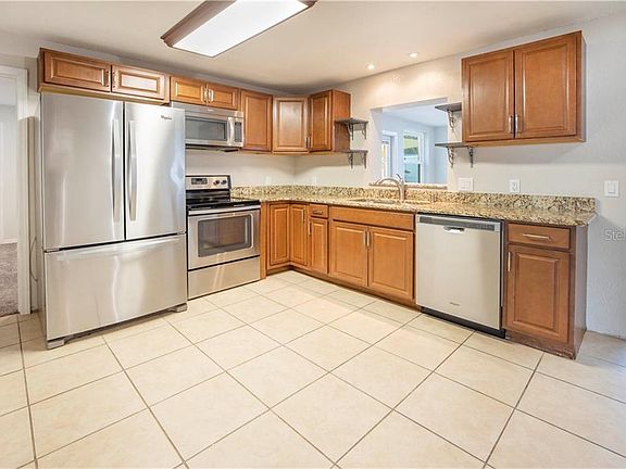 5th image of 1114 Oakwood Dr