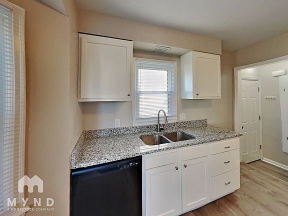2nd image of 635 Oakwood Ave