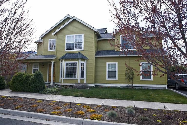 1st image of 1390 Evergreen Ln