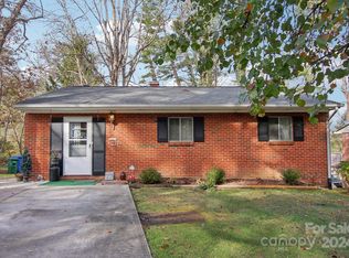 715 Hebron Rd, Hendersonville, NC 28739