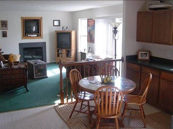 FR off Kitchen w/ Gas FP