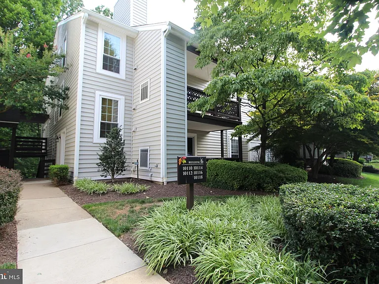 10118 Oakton Terrace Rd #10118 — Photo 1