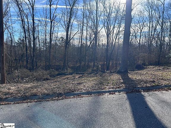 2nd image of 100 Lakeview Dr