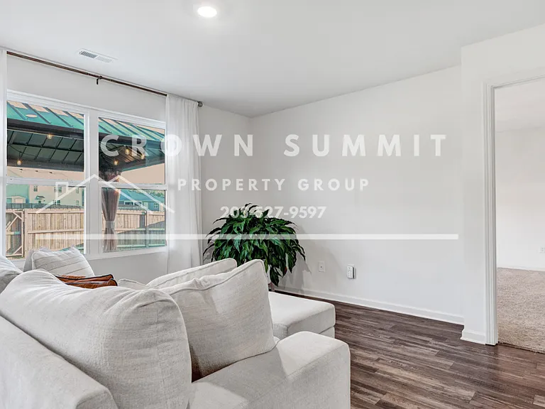 1758 Dixon Cir — Photo 12