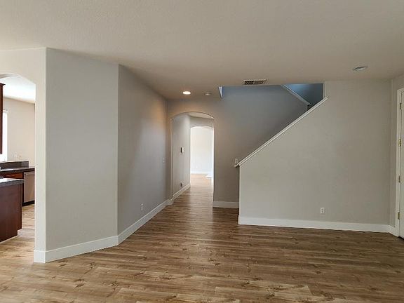 3rd image of 640 Newbridge Ln