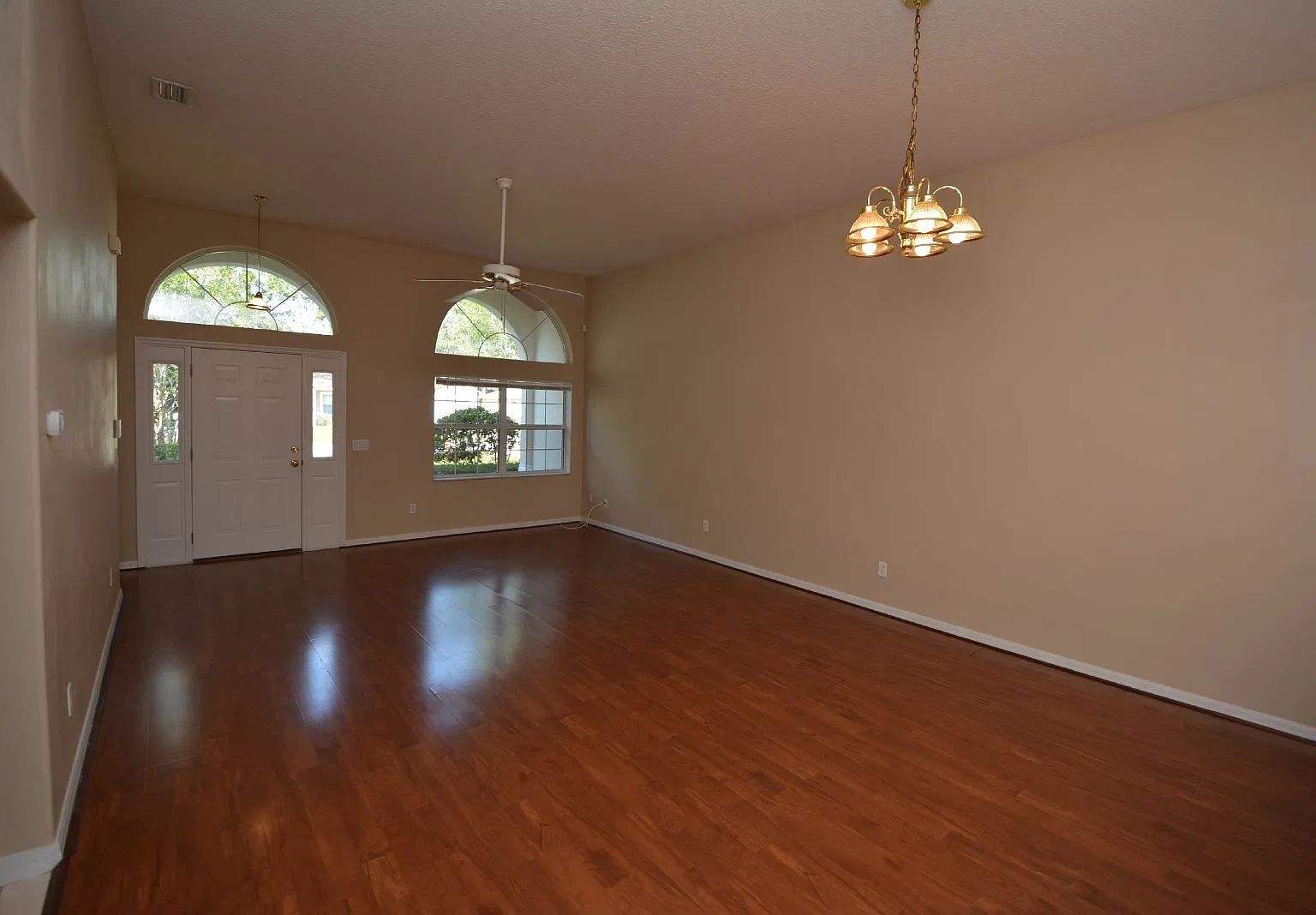 3 bed, 2.0 bath, 1313 sqft, $1,798 — Photo 4