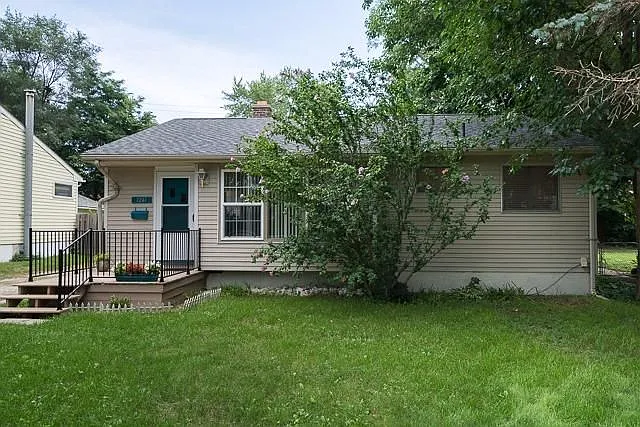 1241 Grove Rd photo 1
