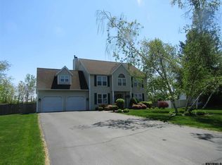 10 Harrowgate Way, Latham, NY 12110