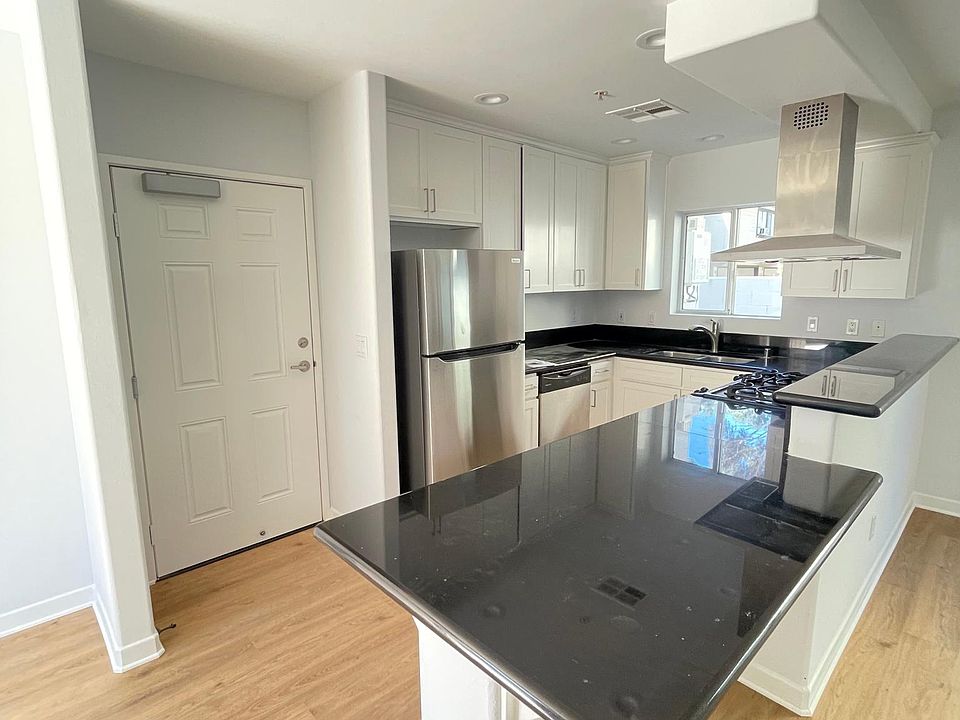 1st image of 654 W 18th St APT E