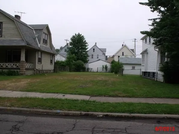 2231 W 101st St, Cleveland, OH 44102