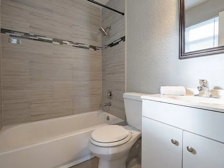 7308 Alvina St — Photo 5