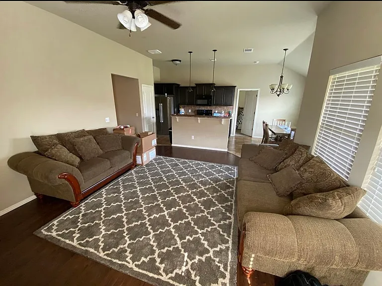 9512 SW 28th St — Photo 4