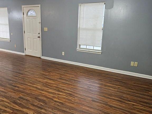 3rd image of 104 Bittersweet Rd