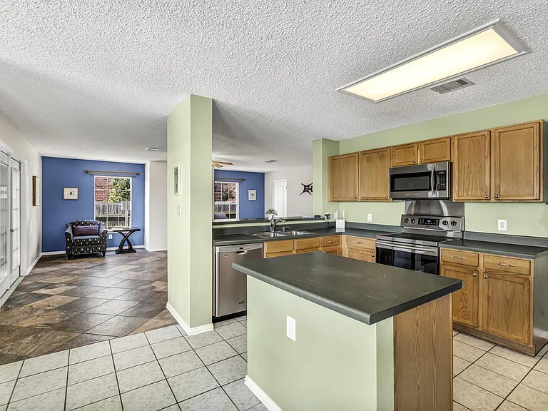 17627 Dansworth Dr — Photo 33