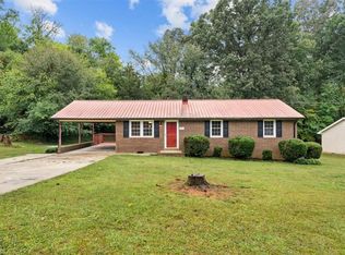 1001 Meadowood Dr, Ramseur, NC 27316