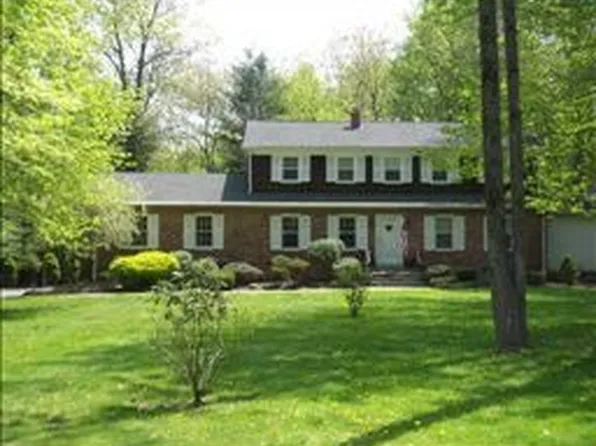 15 Elaine Dr, New City, NY 10956