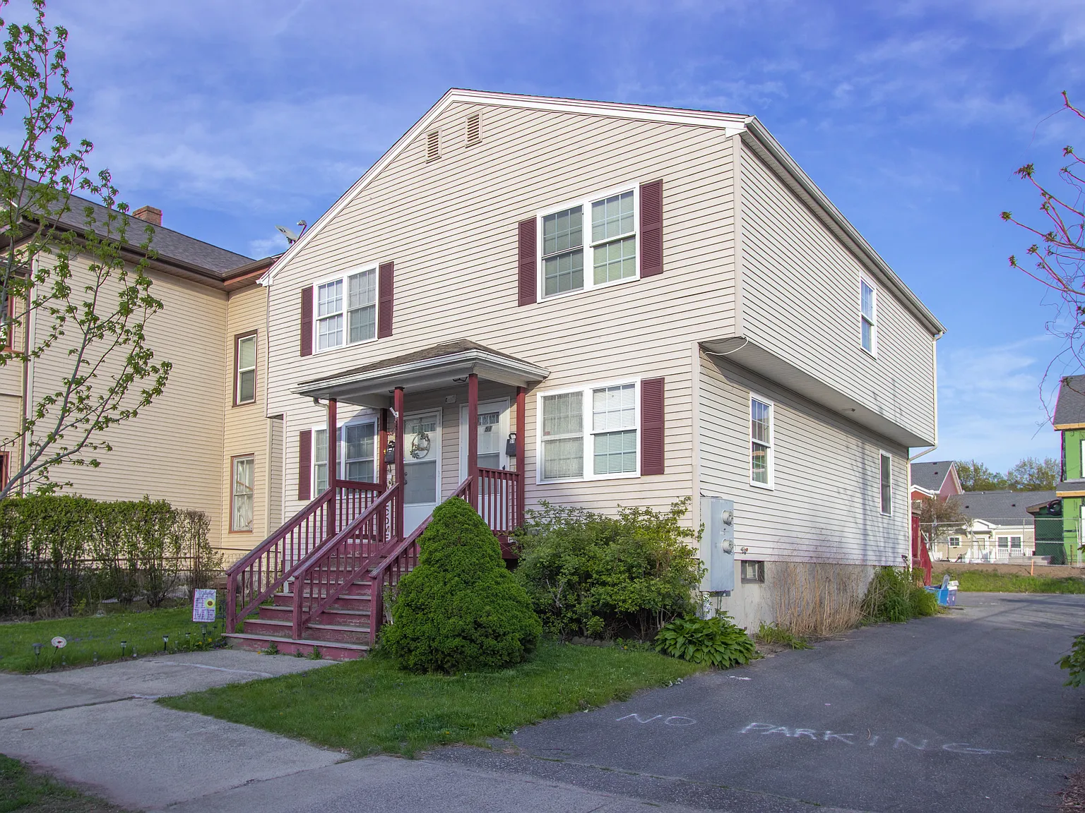 3 bed, 1.5 bath, 1350 sqft, $1,750 — Photo 1