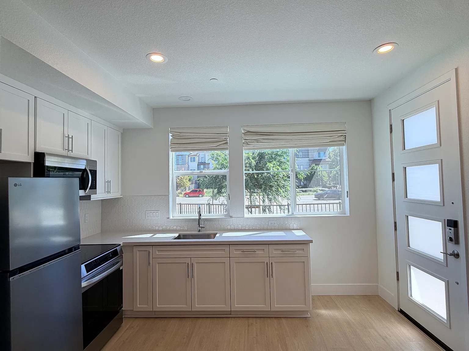 Studio, 350 sqft, $2,000 — Photo 3