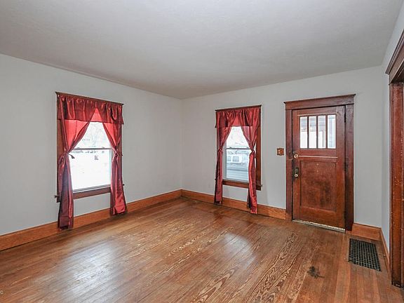 3rd image of 182 Wabash Ave N
