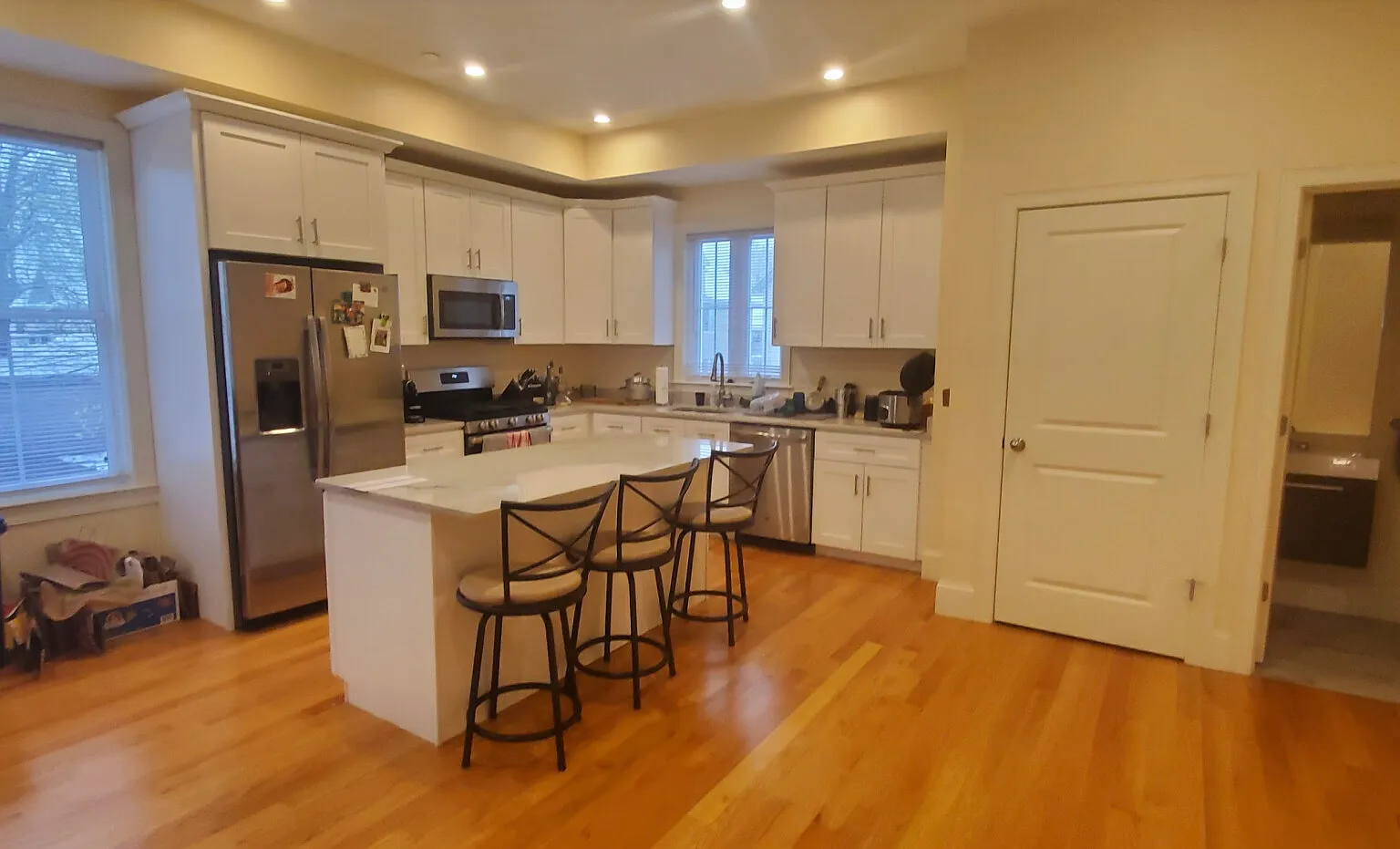 4 bed, 3.5 bath, 2500 sqft, $5,500 — Photo 1