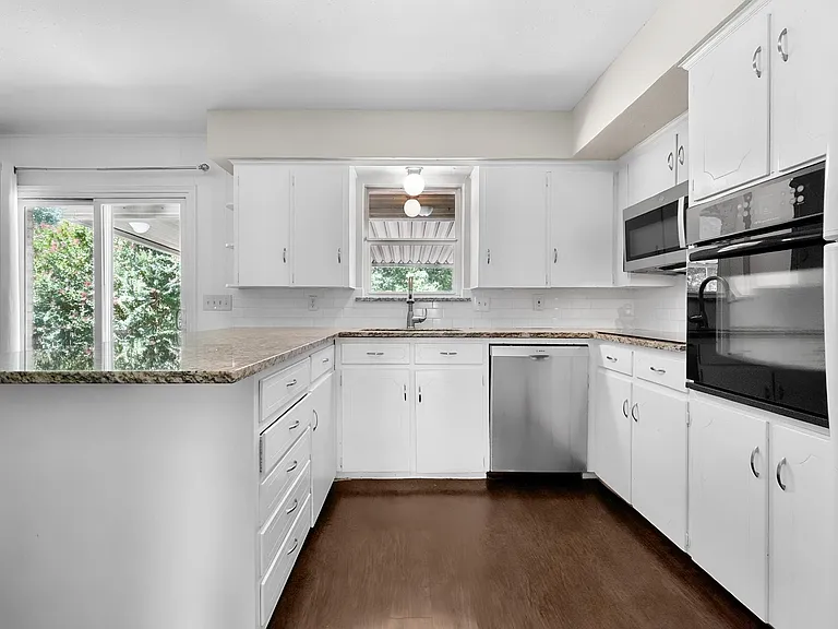8351 Lullwater Dr — Photo 14