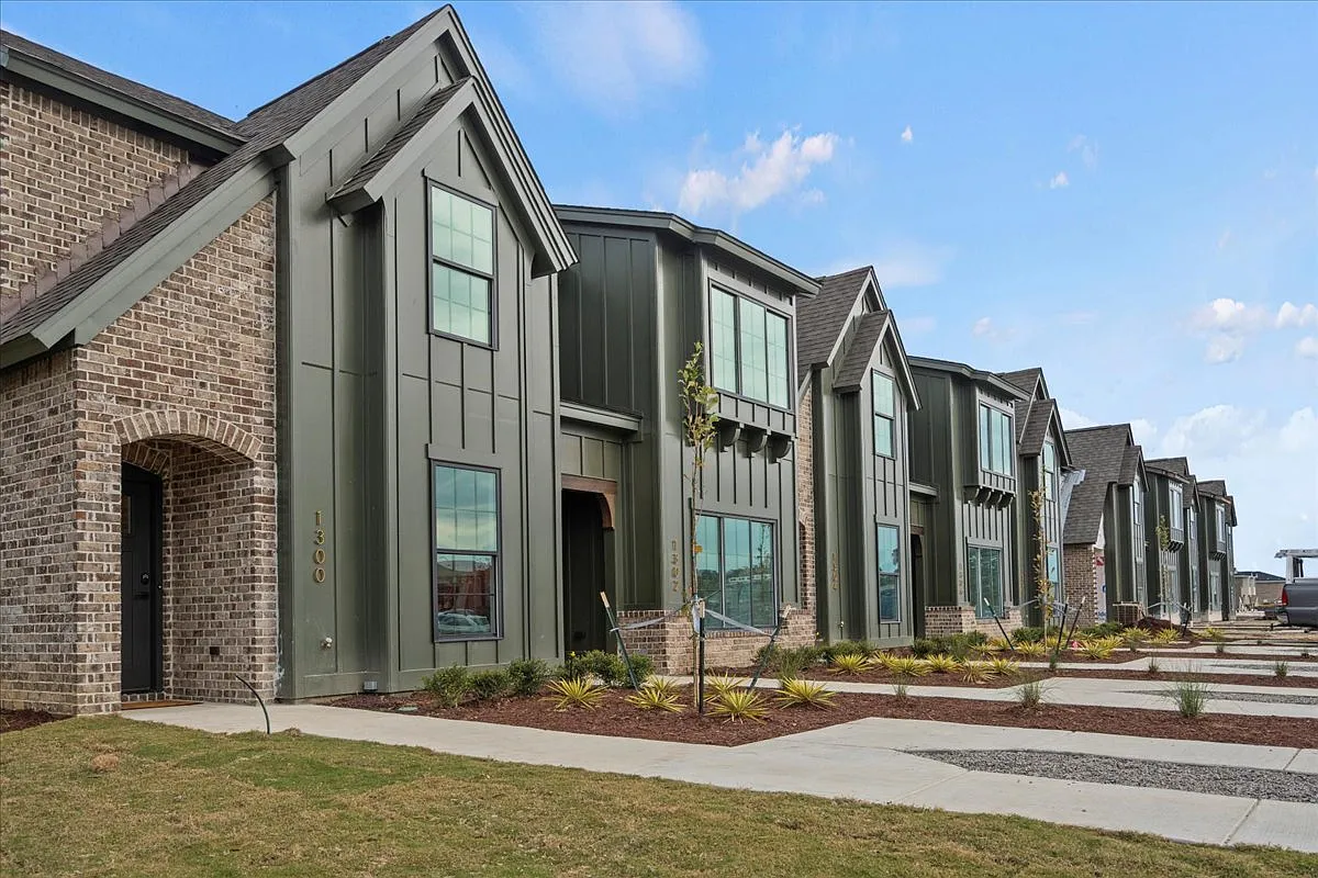 1312 twelve oaks ln - 1 — Photo 1