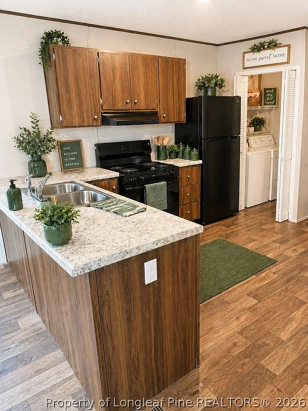 3 bed, 2.0 bath, 900 sqft, $999 — Photo 2