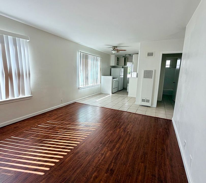 1st image of 1030 N Oxford Ave APT 1